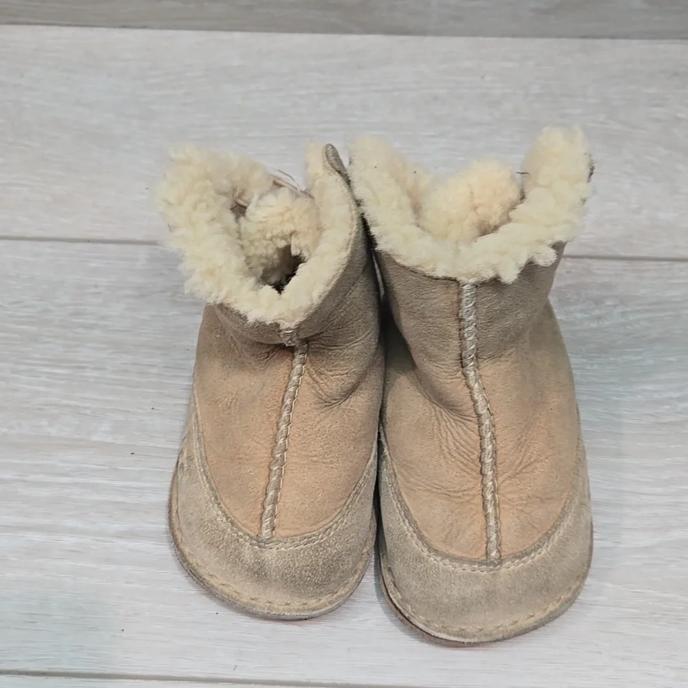 UGG Australia 5206 Leather Sheepskin Kids Boots Shoes Sz M